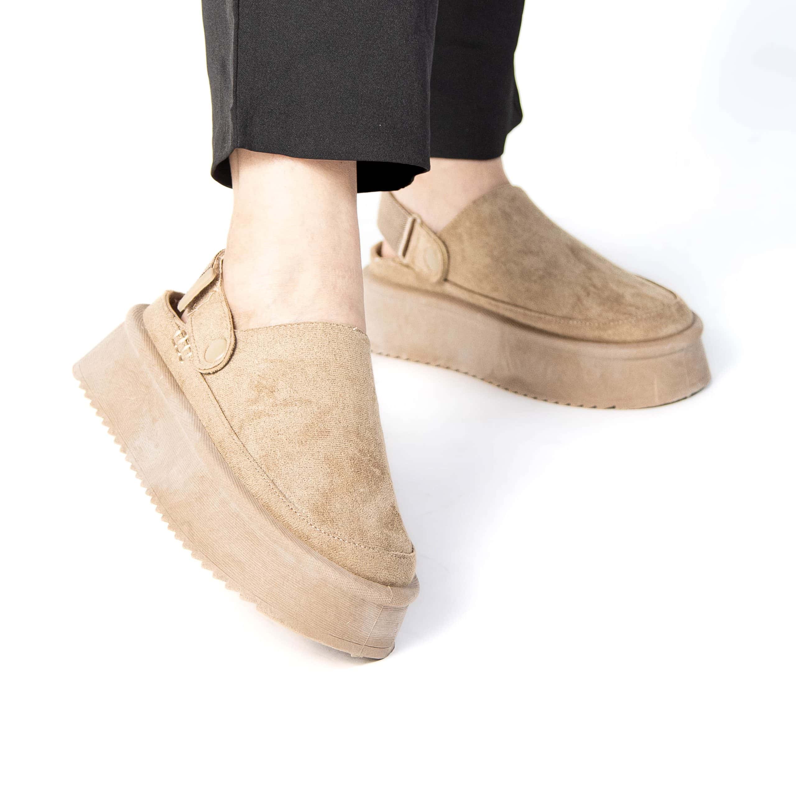 Fleecy – Chaussons à plateforme en Kaki.