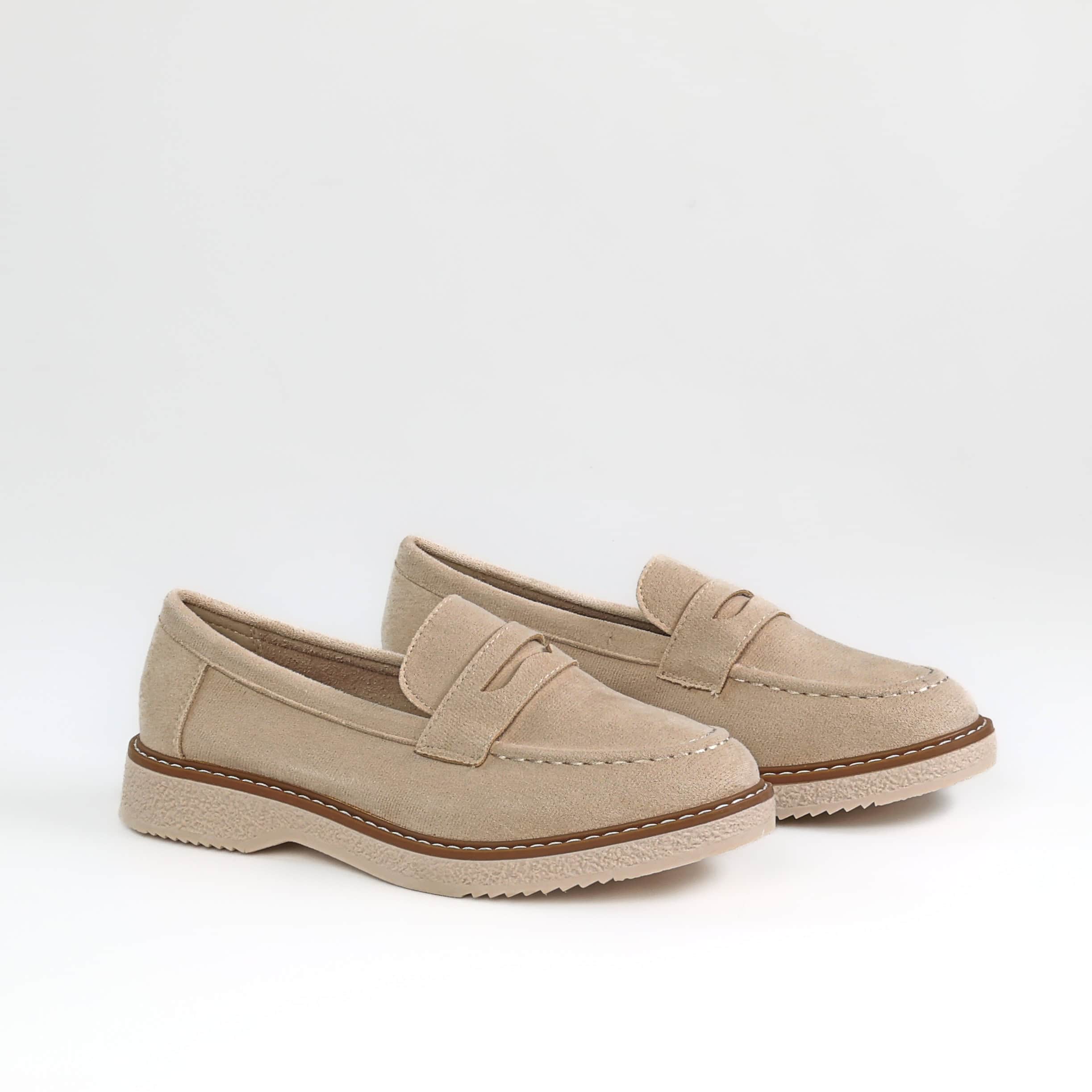 Cité – Derbies Femmes en Beige.
