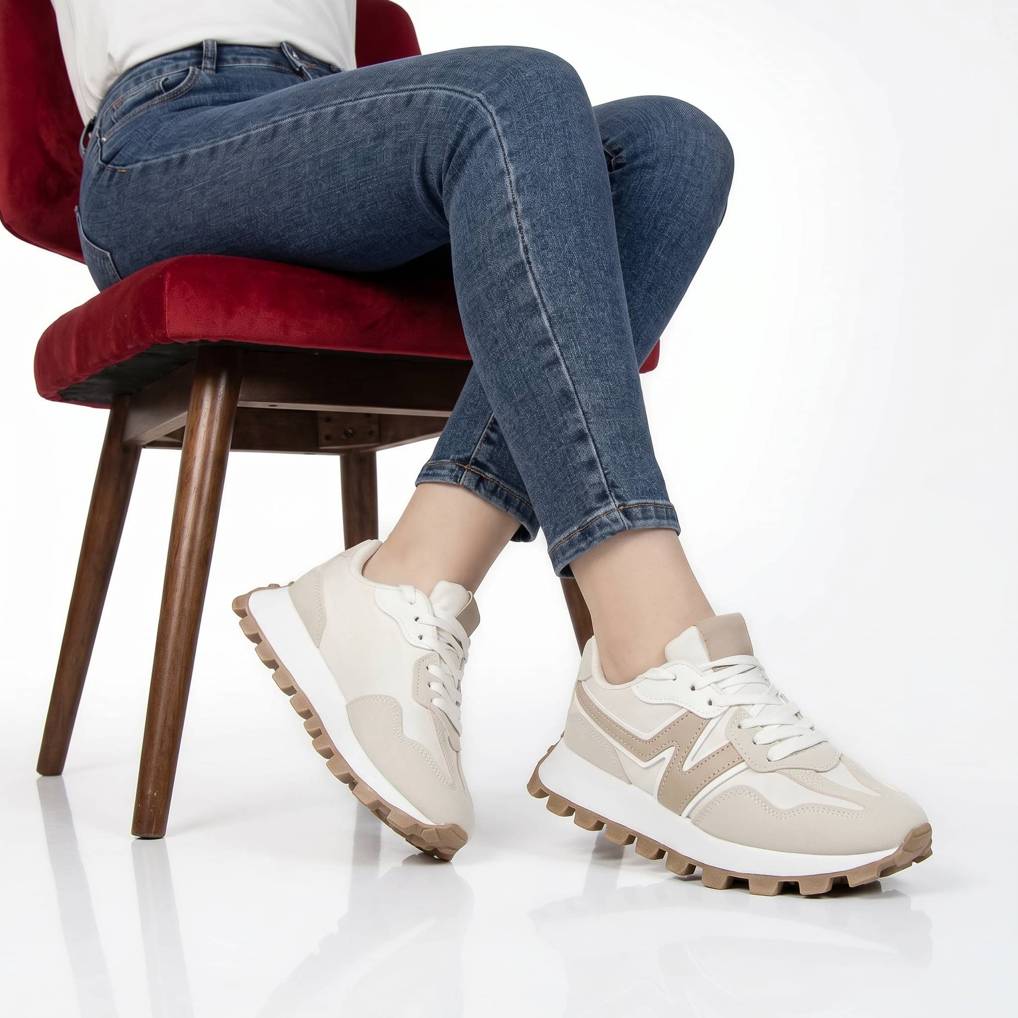 VANESSA – Baskets femmes en Beige.