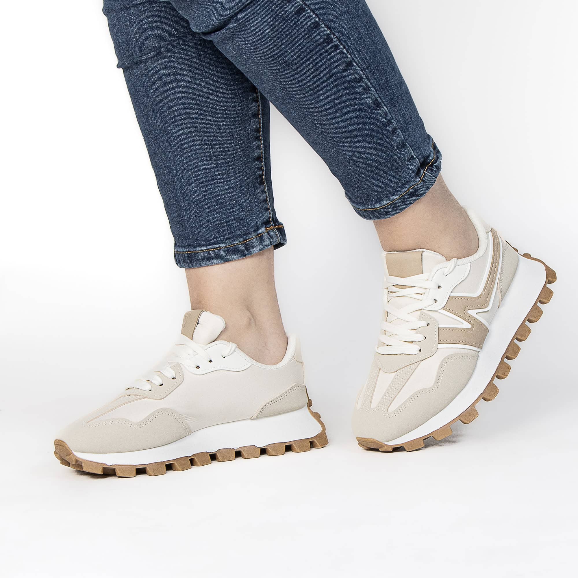 VANESSA – Baskets femmes en Beige.