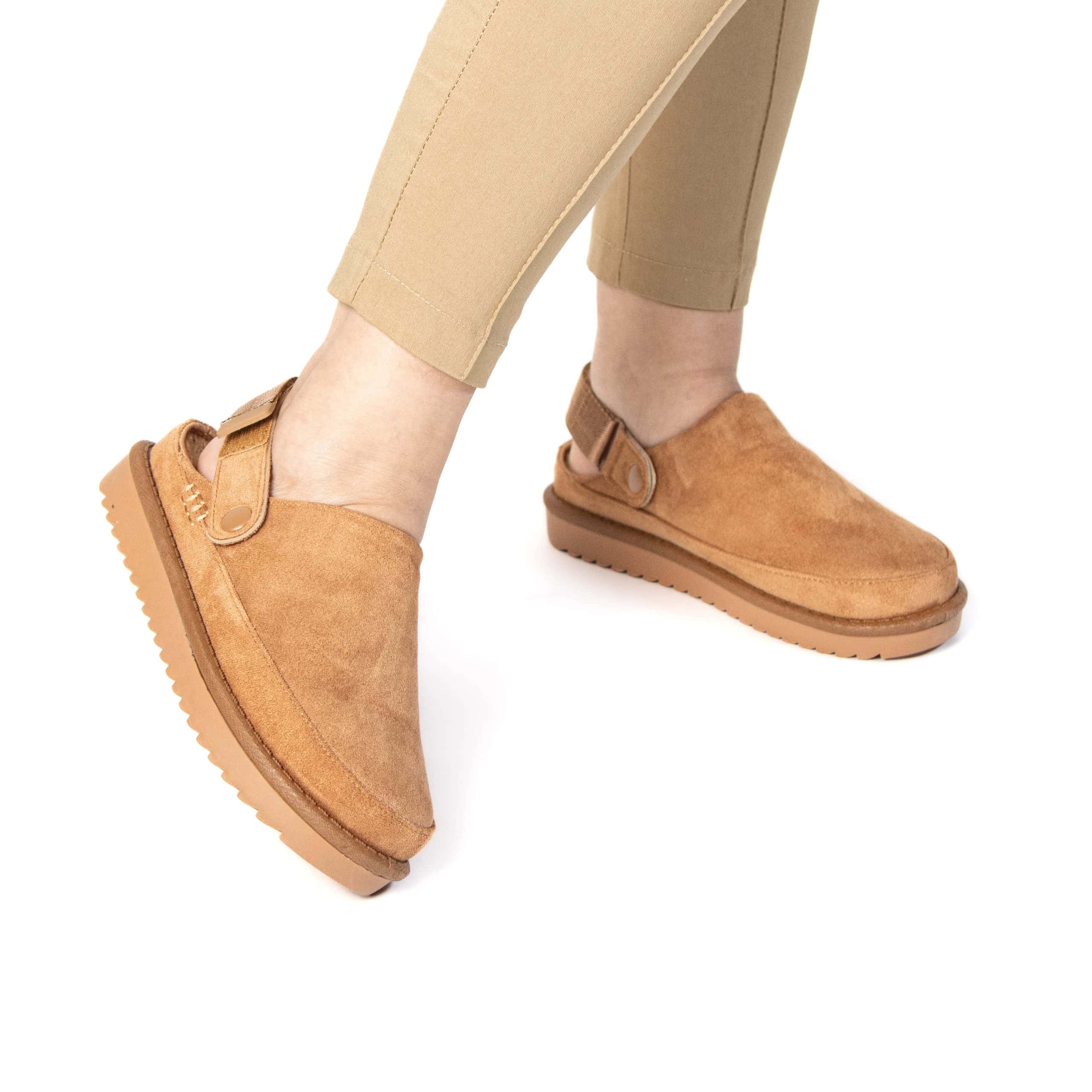 Sofie – Chaussons Femmes en Tabac.