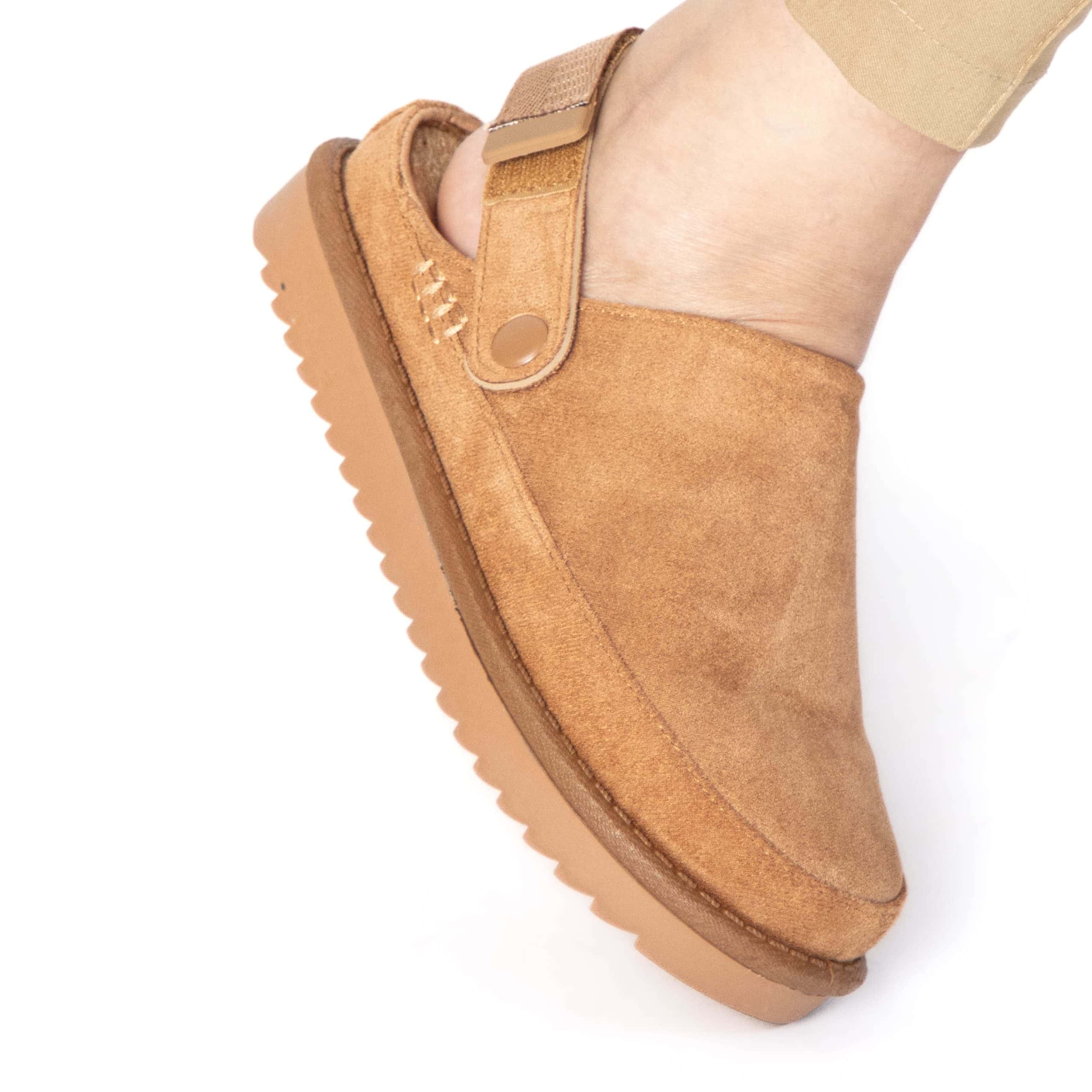 Sofie – Chaussons Femmes en Tabac.