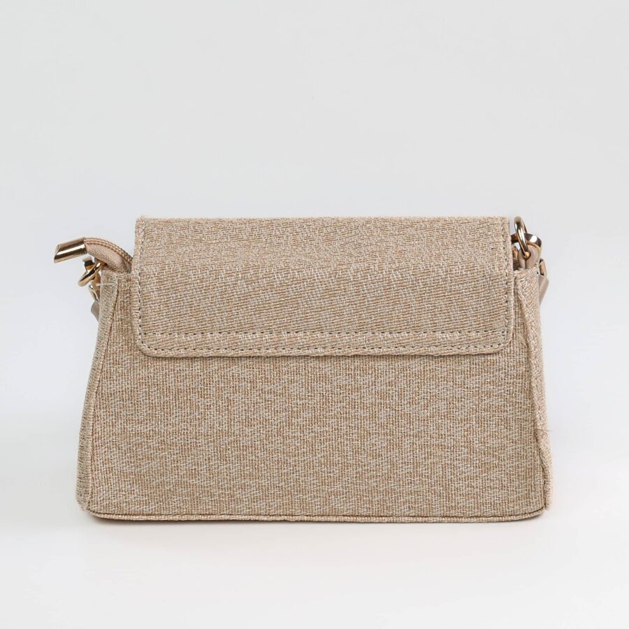 Sac à main en toile beige, parfait pour un look chic et décontracté..