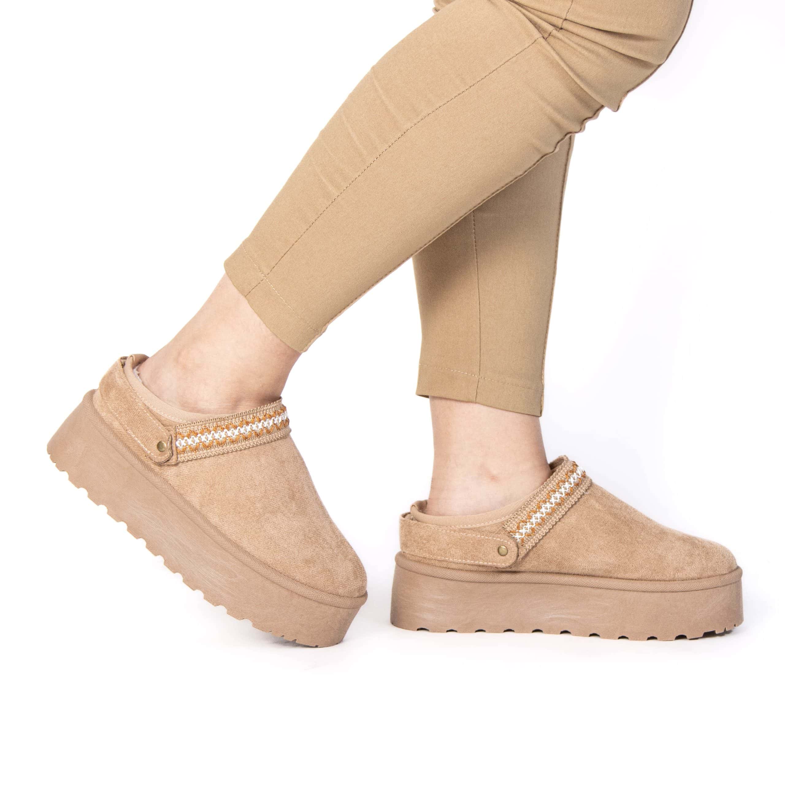 Shaggy – Chaussons à plateforme en Kaki.