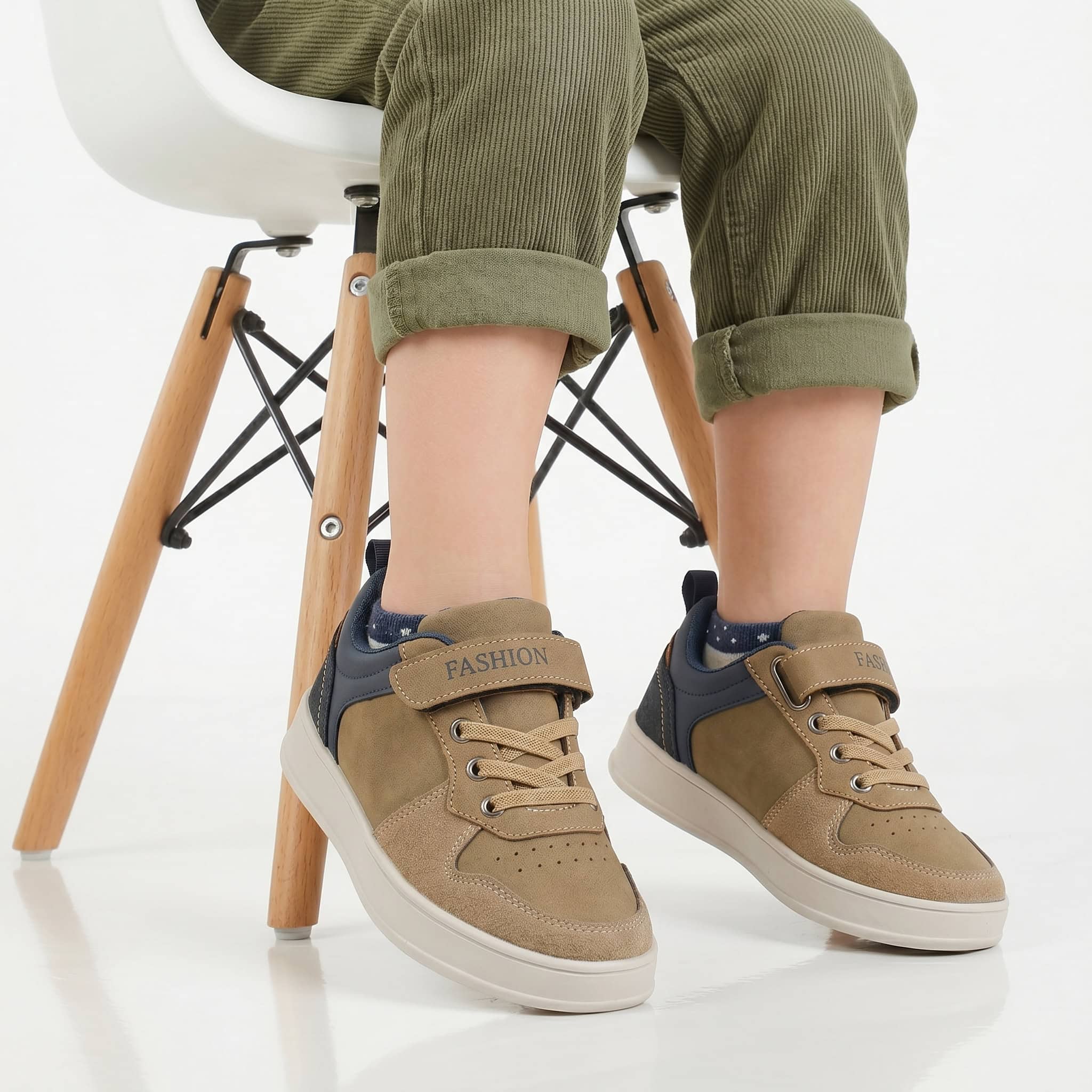 Nael – Baskets Enfants en Coffee.