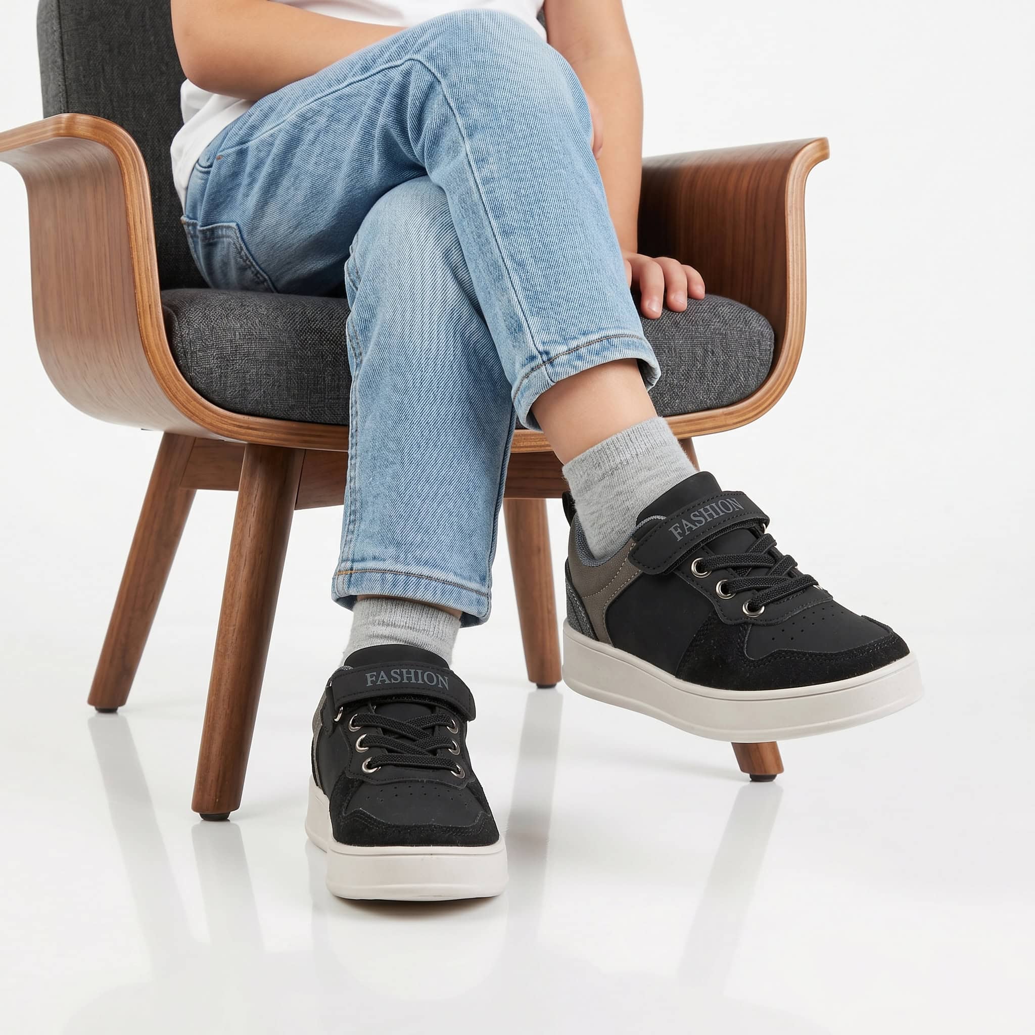Nael – Baskets Enfants en Noir.