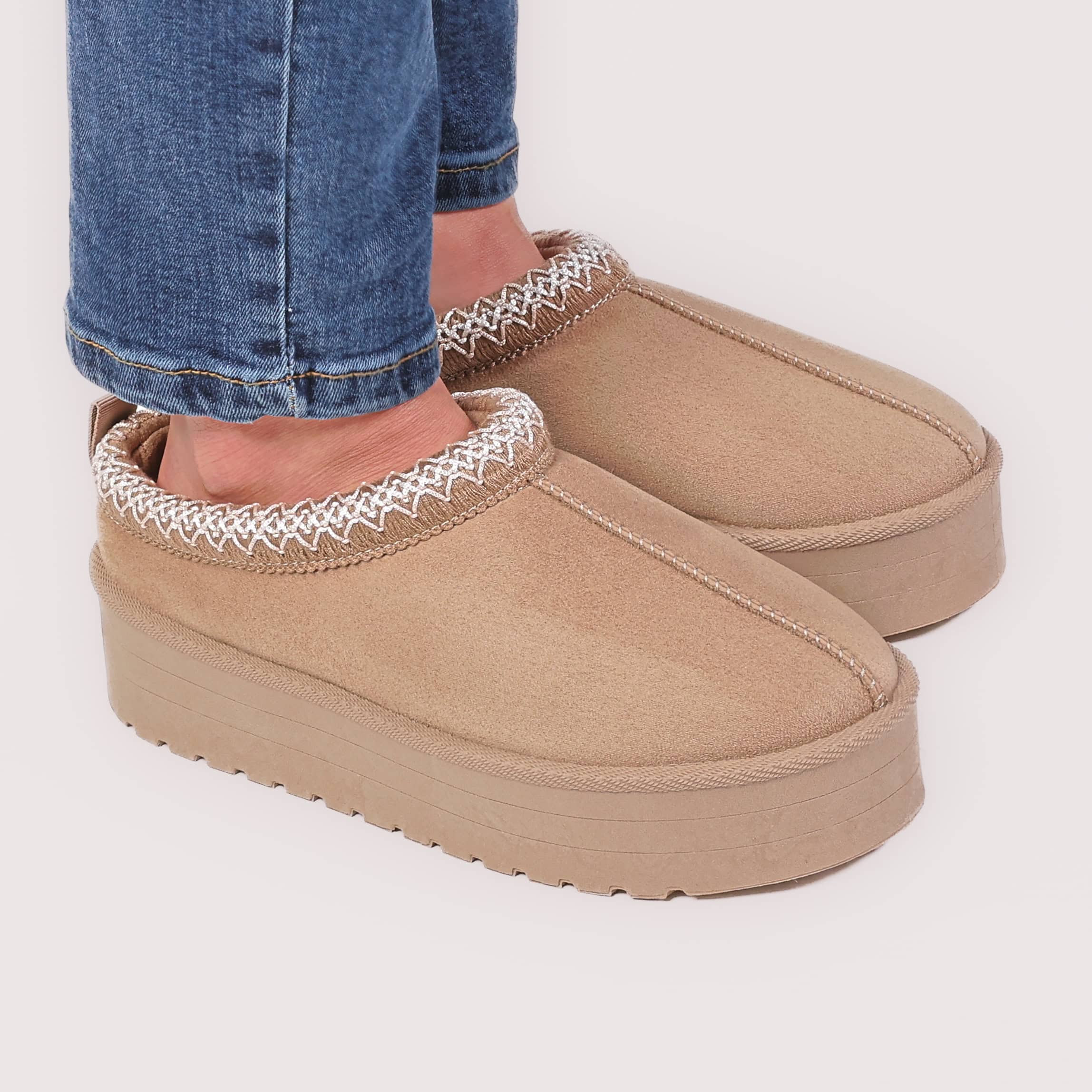 Dorisa – Chaussons Femmes en Beige.
