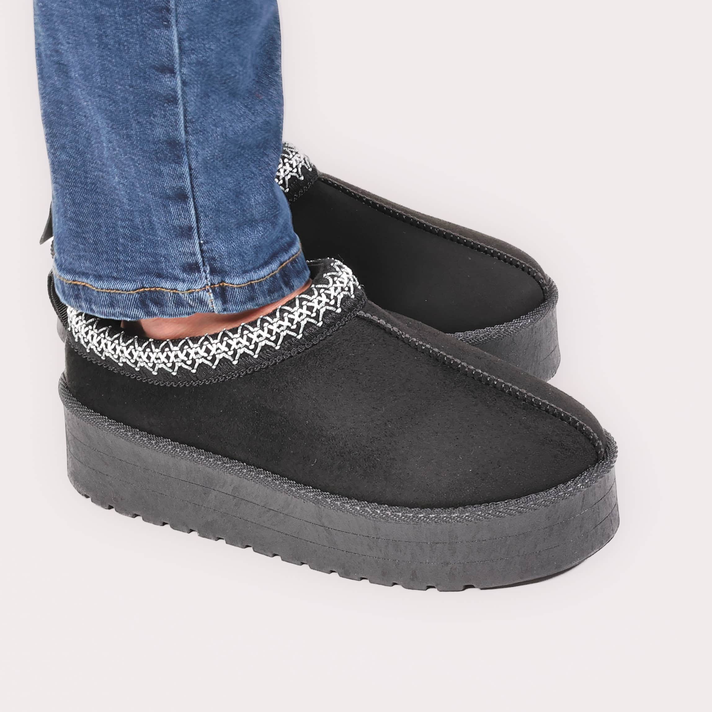 Dorisa – Chaussons Femmes en Noir.