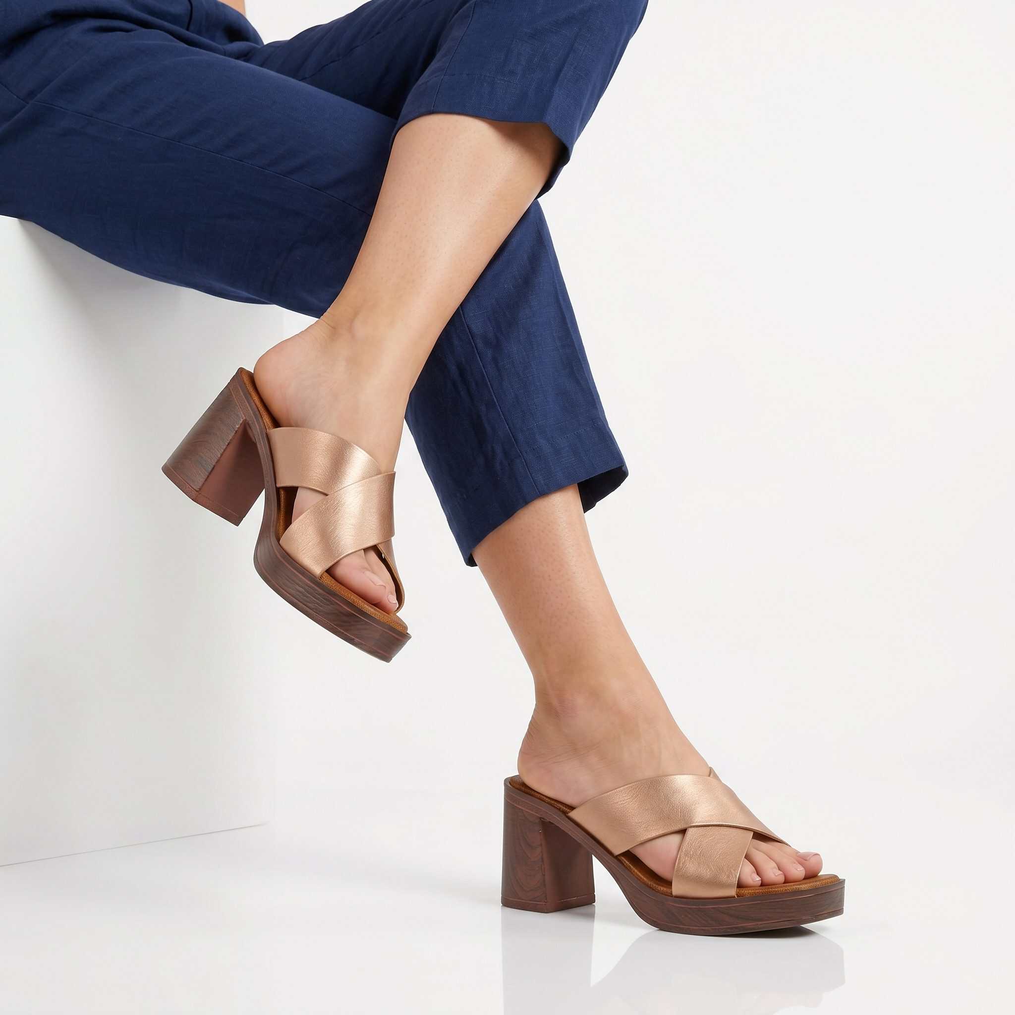 Archi – Sandales demi talon en Bronze.