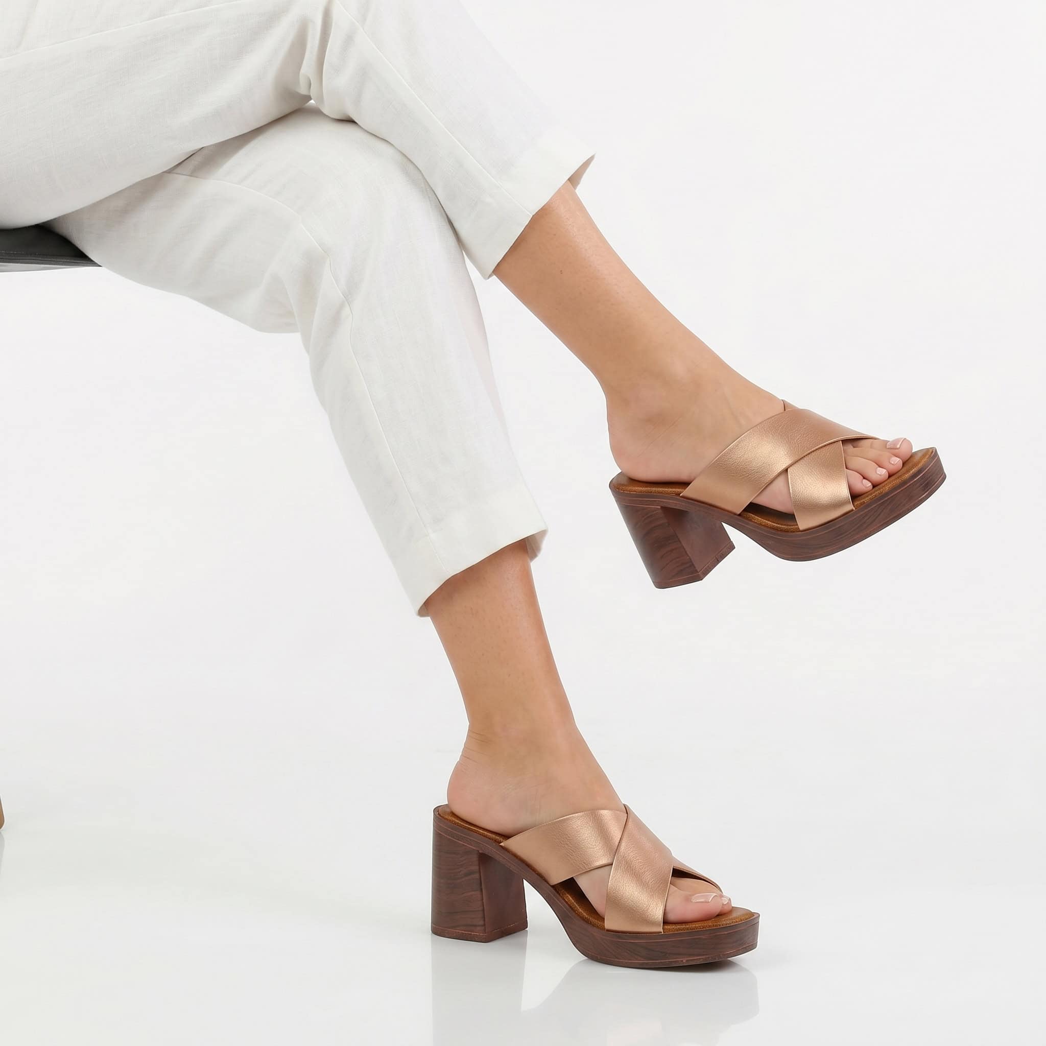 Archi – Sandales demi talon en Bronze.
