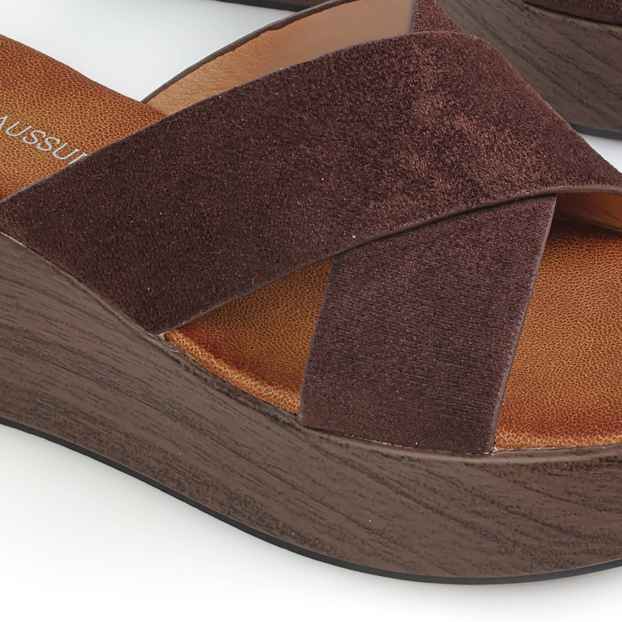 Nuda – Sandales compensées en Coffee.