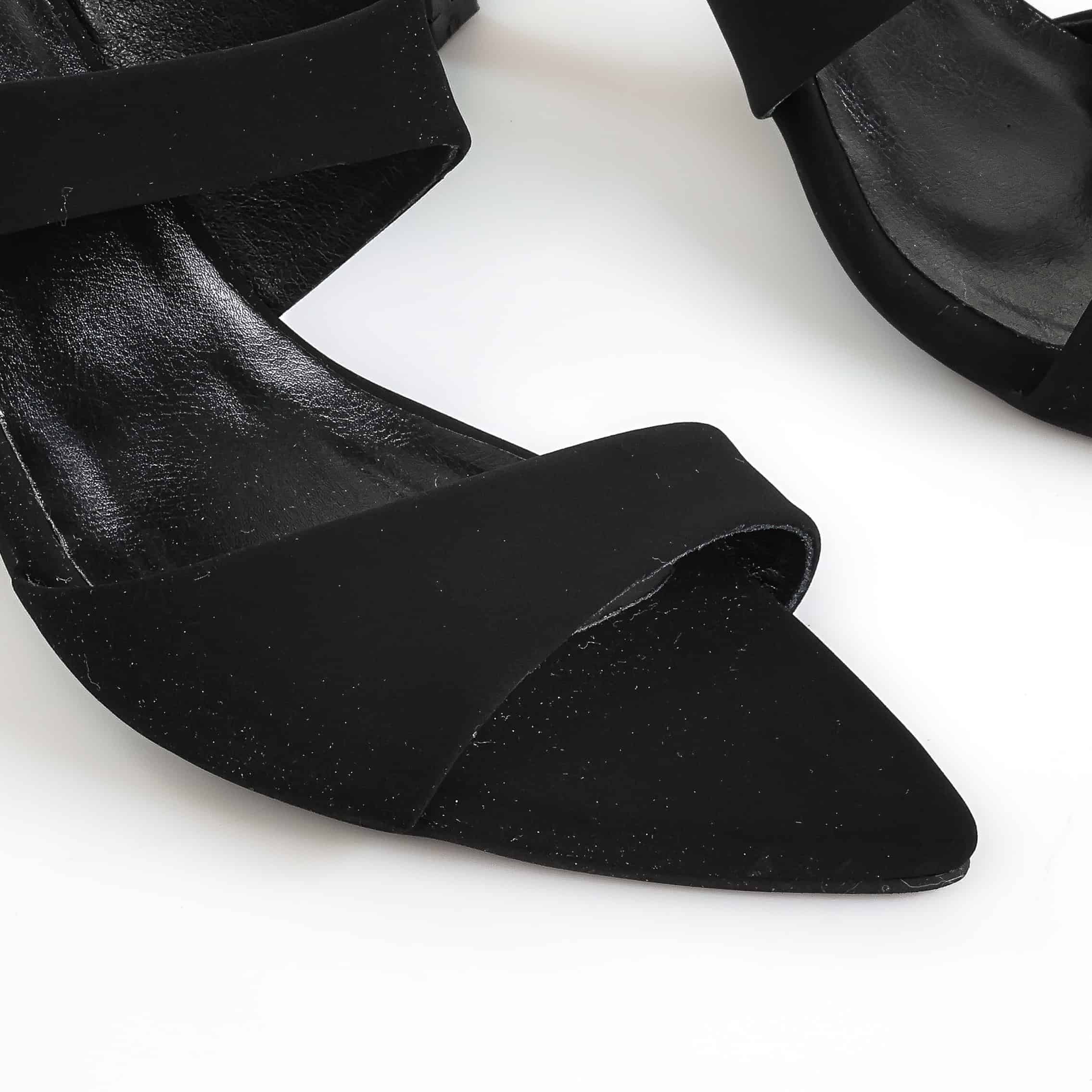 Icadoli – Sandales à talon en Noir.