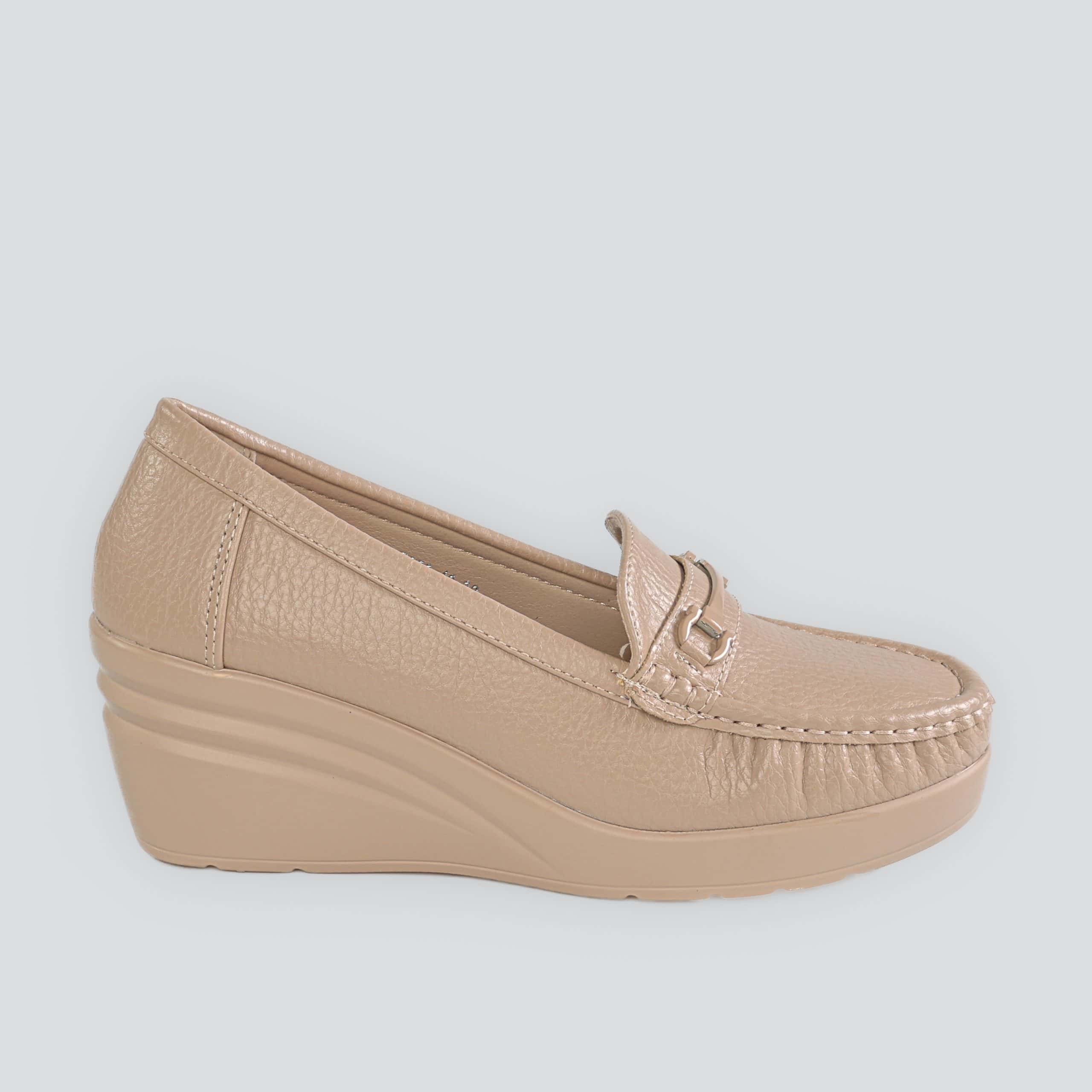 Nova – Mocassins compensées en Beige.