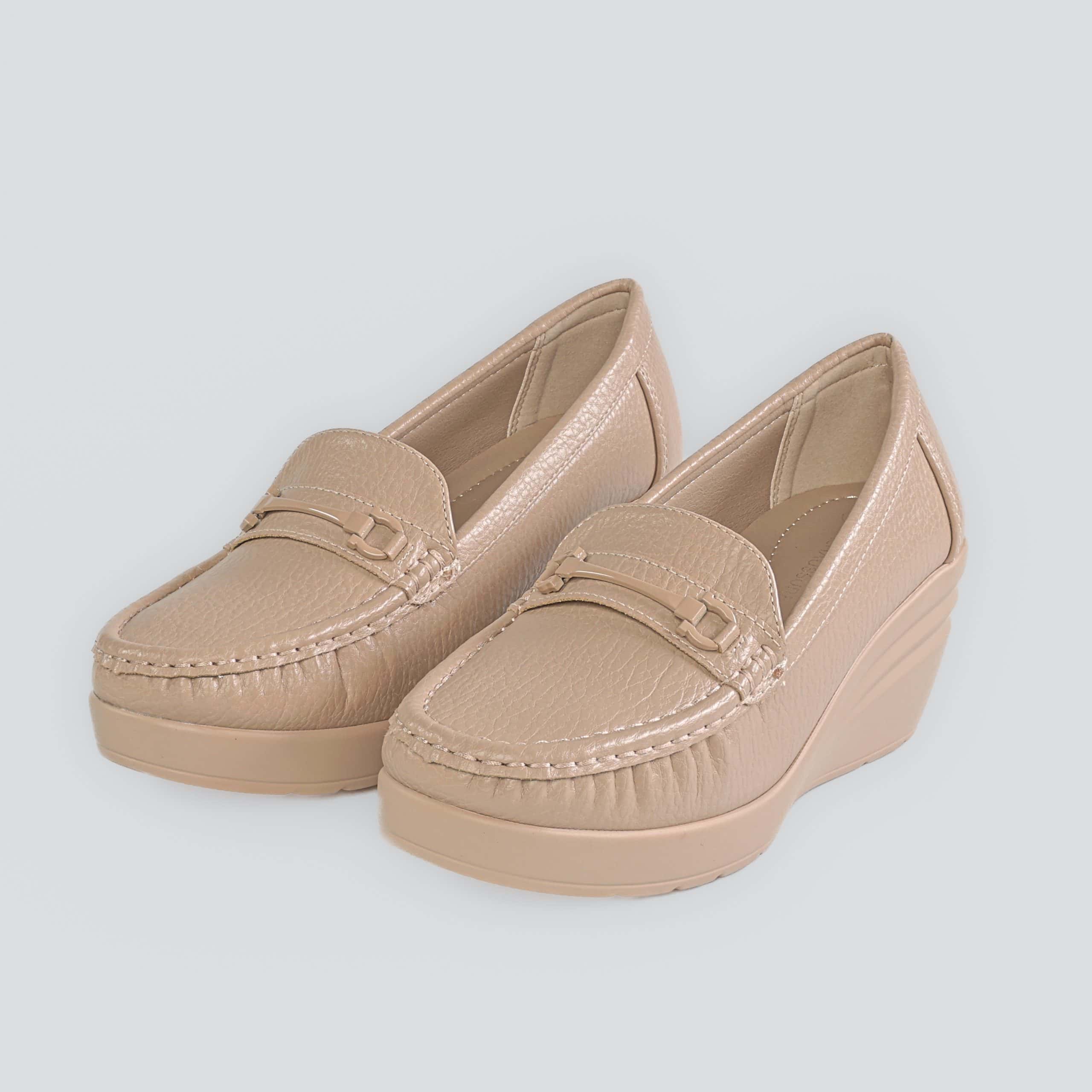 Nova – Mocassins compensées en Beige.
