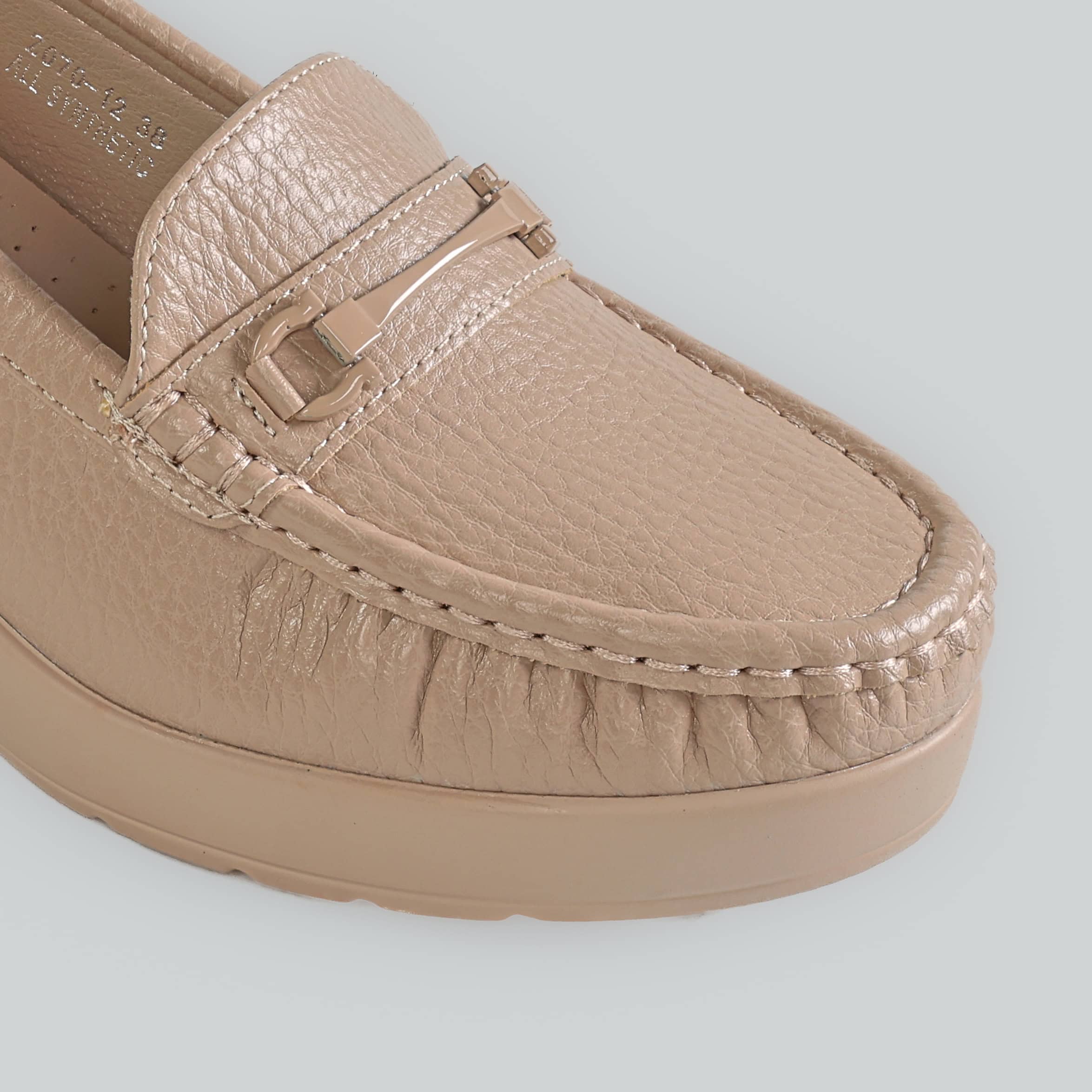 Nova – Mocassins compensées en Beige.