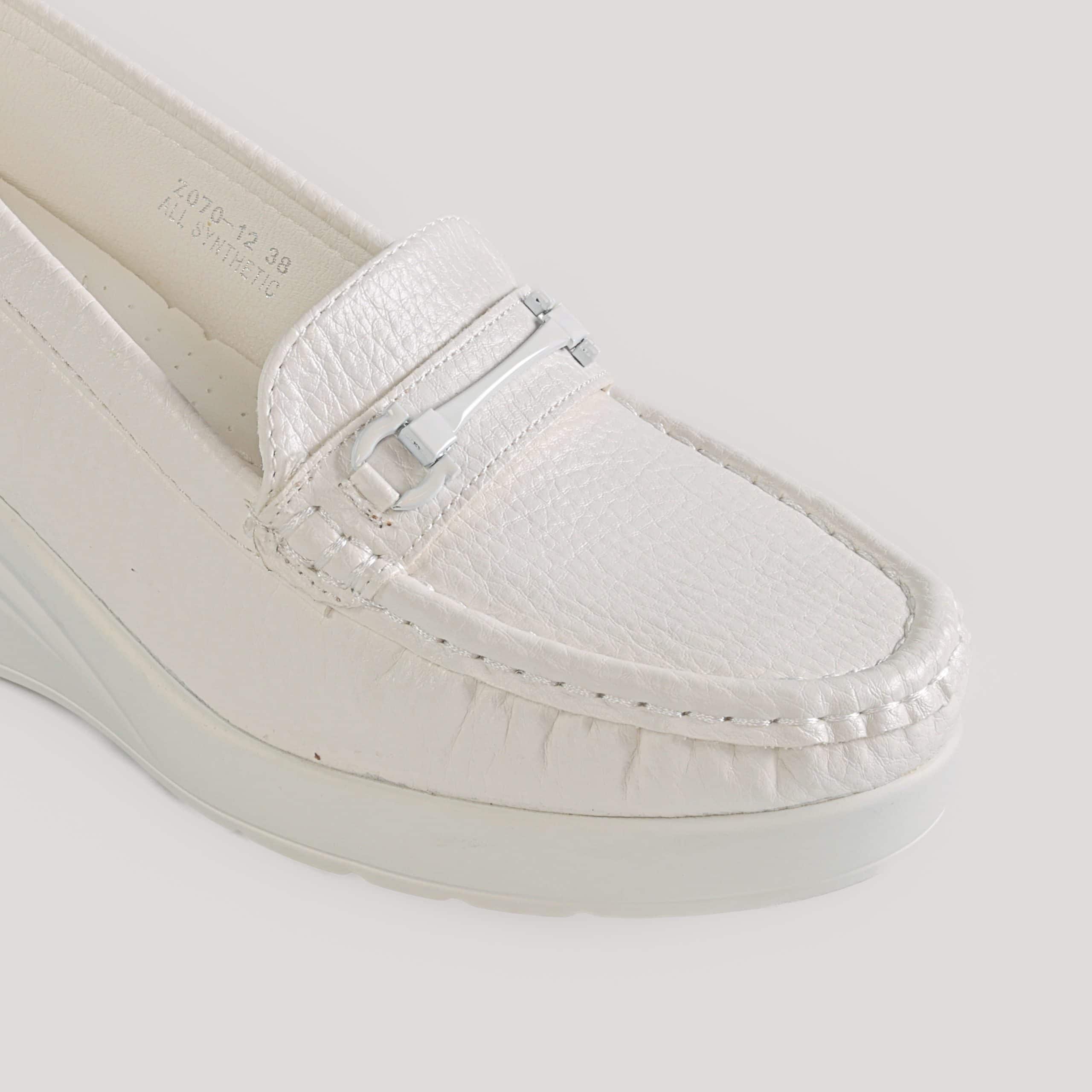 Nova – Mocassins compensées en Blanc cassé.