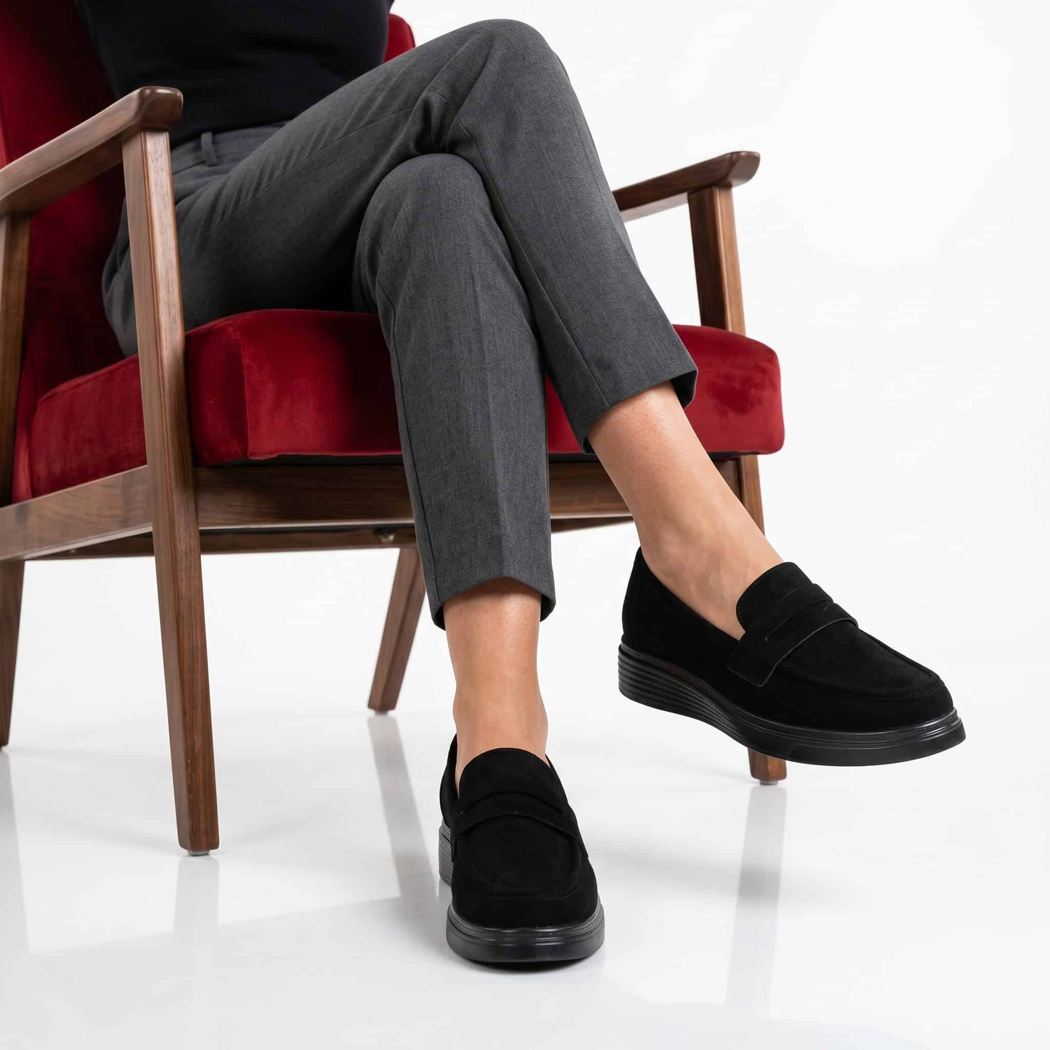 Losy – Derbies Femmes en Noir.