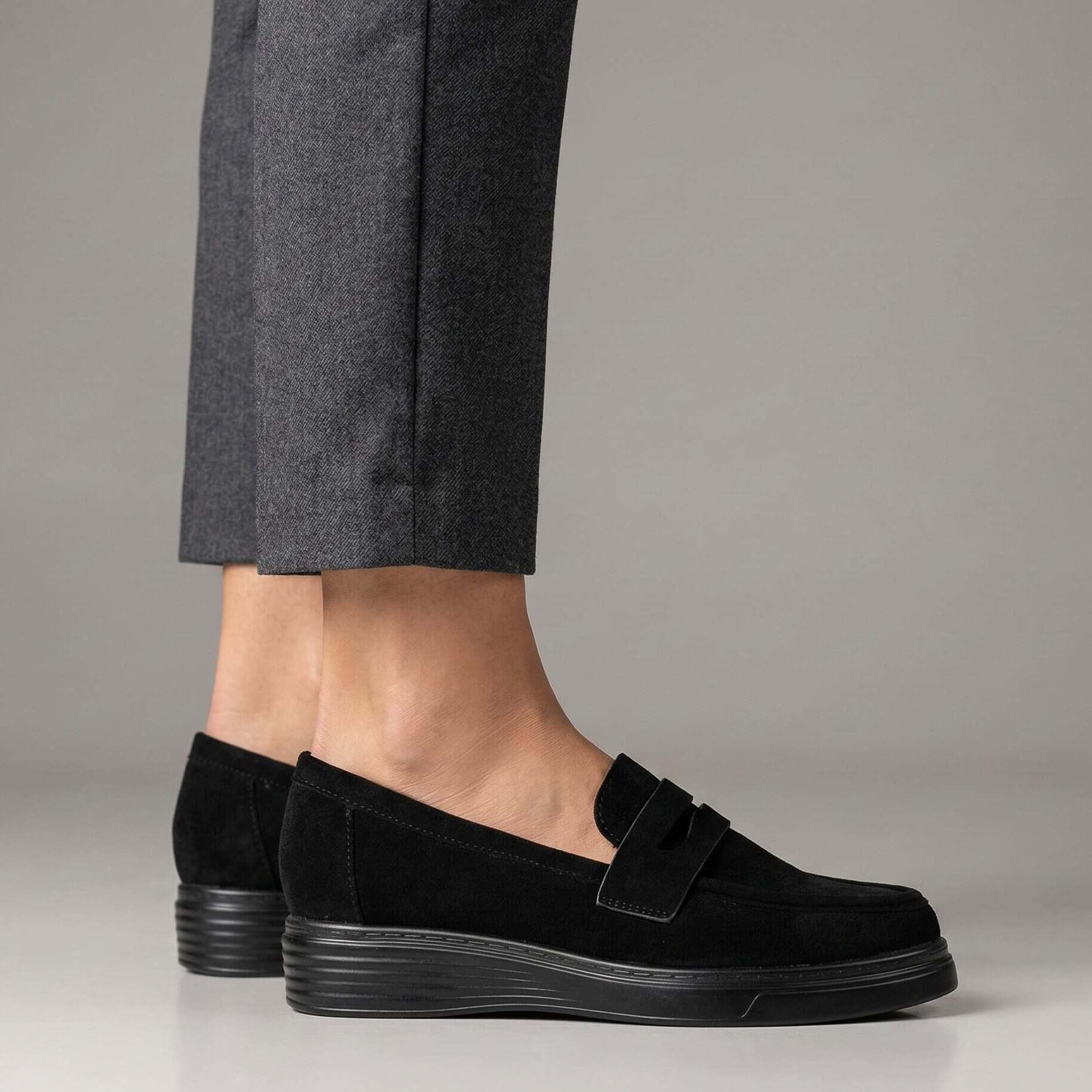 Losy – Derbies Femmes en Noir.