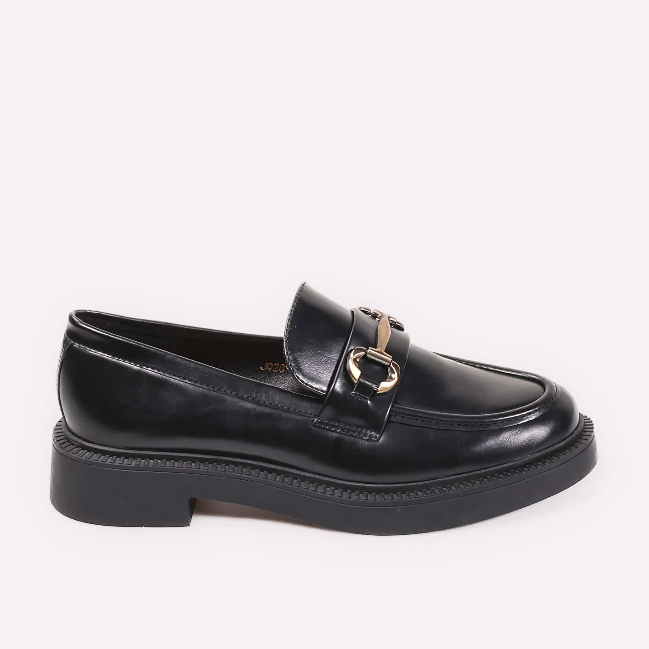 Louisa – Derbies Femmes en Noir.