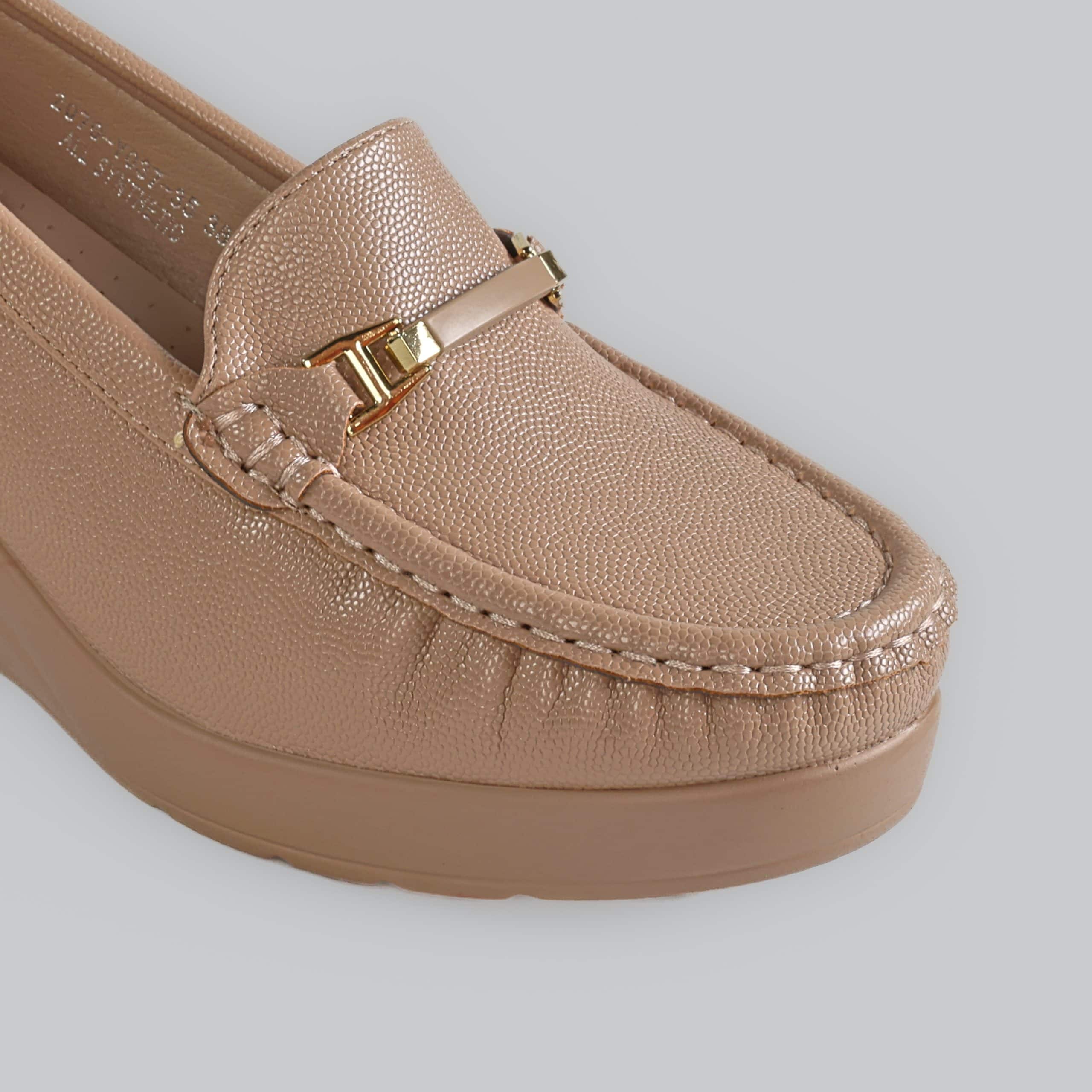 Alba – Mocassins compensées en Beige.