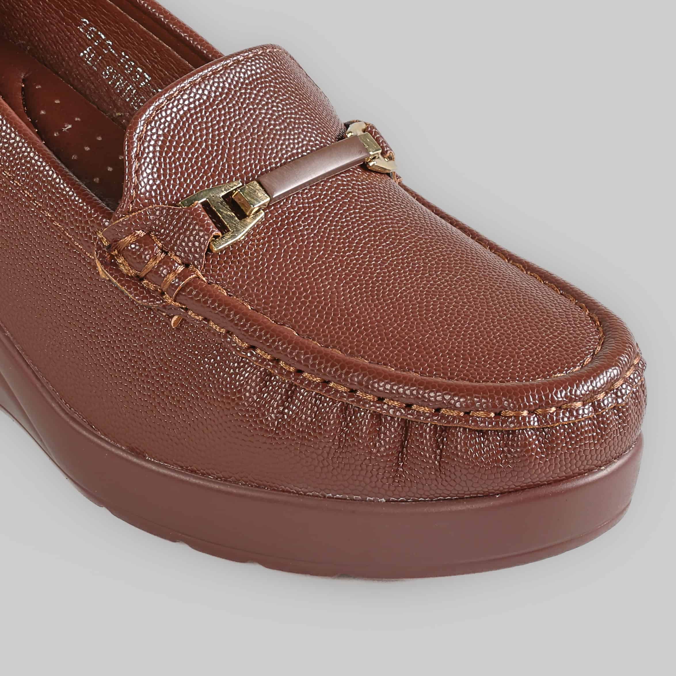 Alba – Mocassins compensées en Marron.