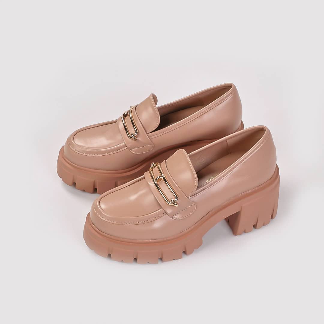 Lilas – Derbies à talon en Beige.