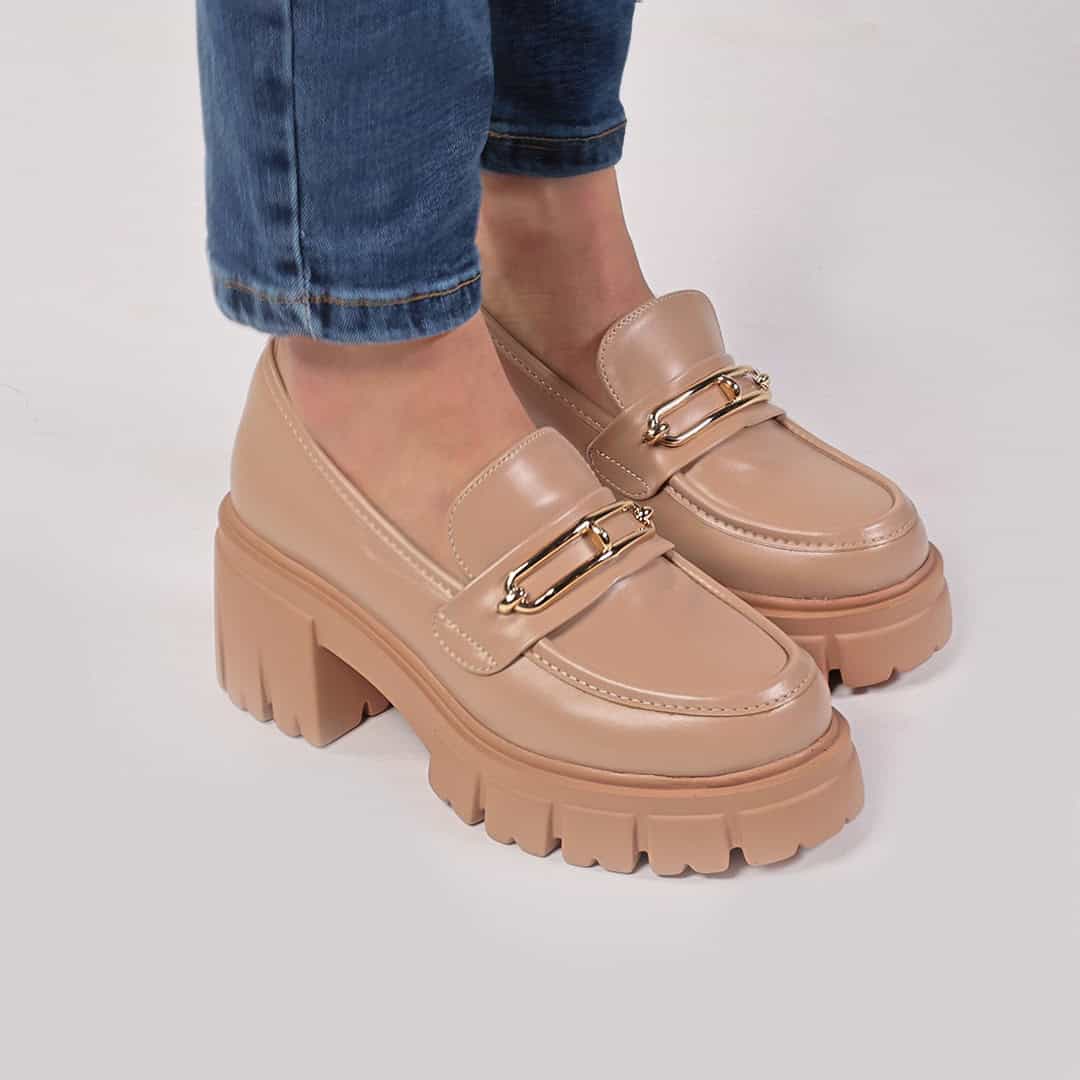 Lilas – Derbies à talon en Beige.