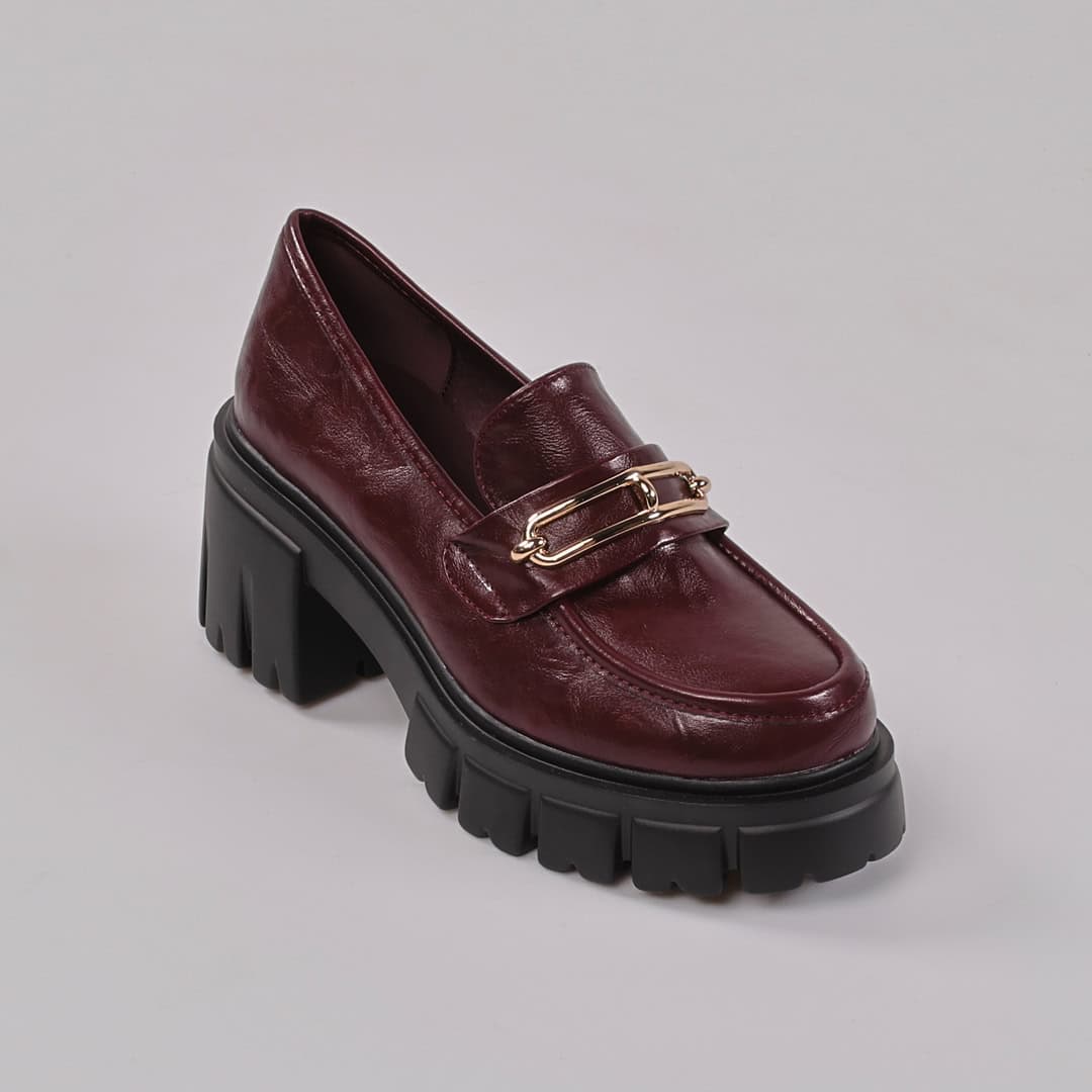 Lilas – Derbies à talon en Bordeau.
