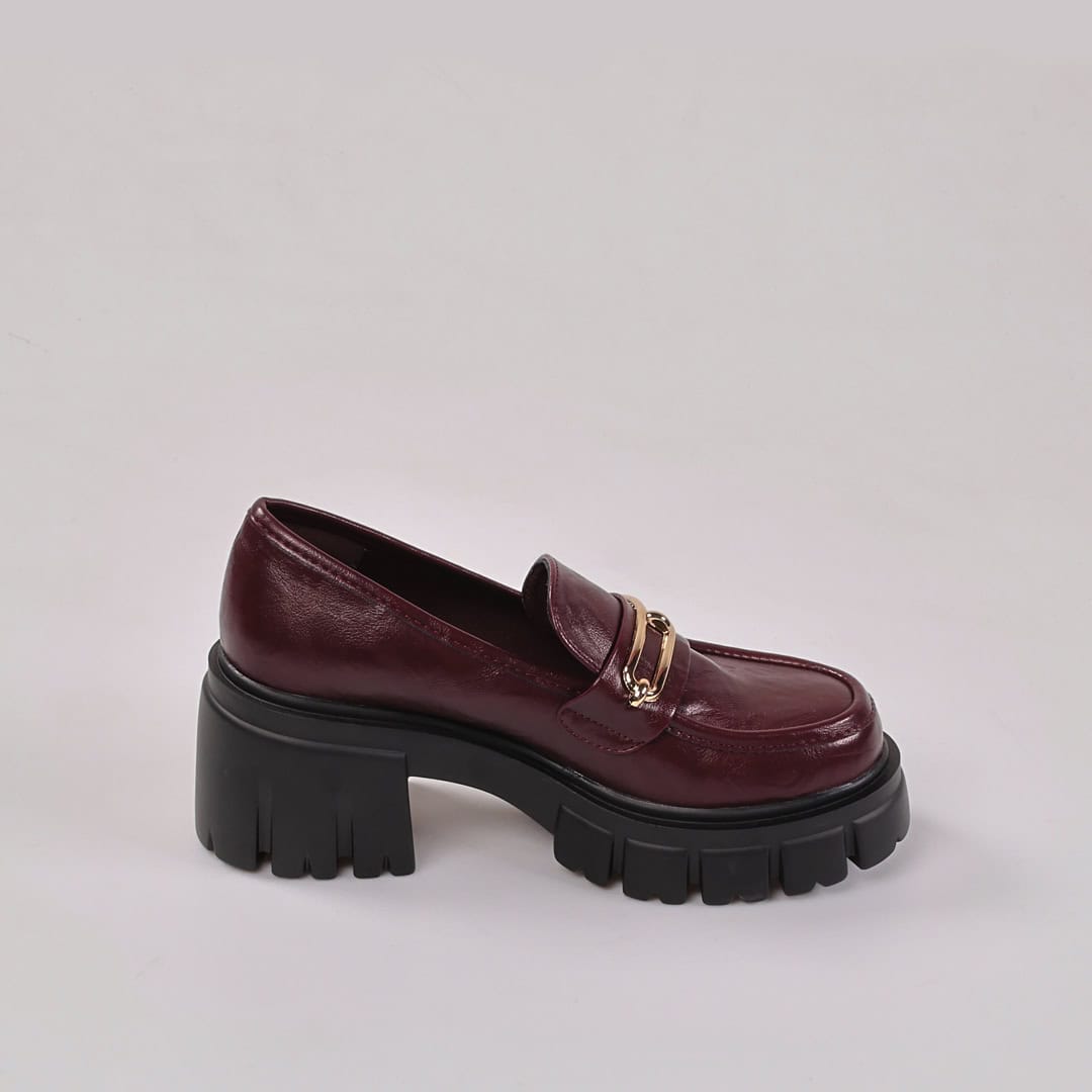 Lilas – Derbies à talon en Bordeau.