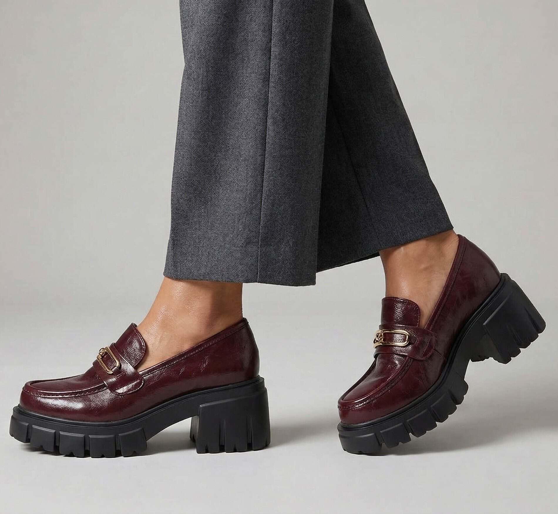 Lilas – Derbies à talon en Bordeau.