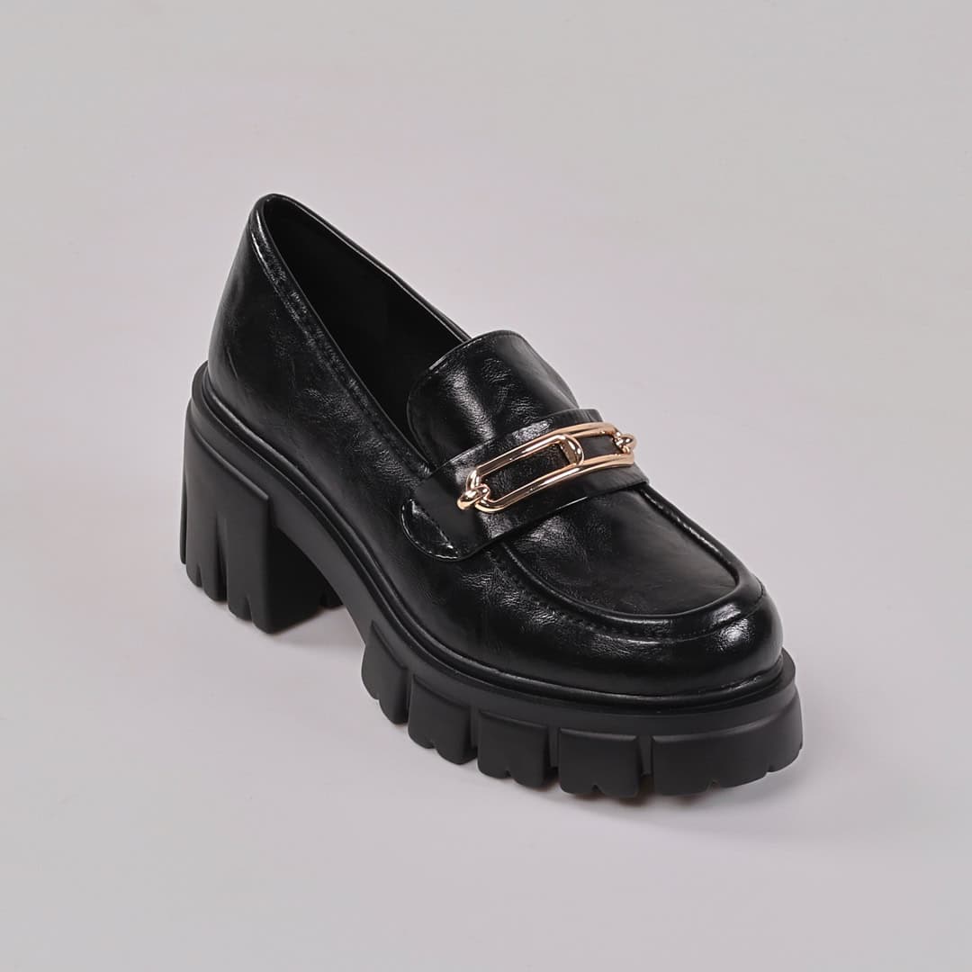 Lilas – Derbies à talon en Noir.