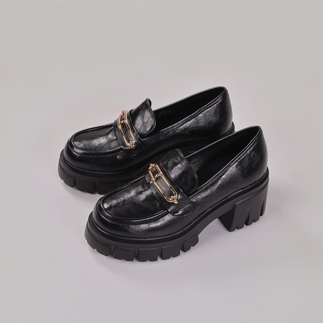 Lilas – Derbies à talon en Noir.