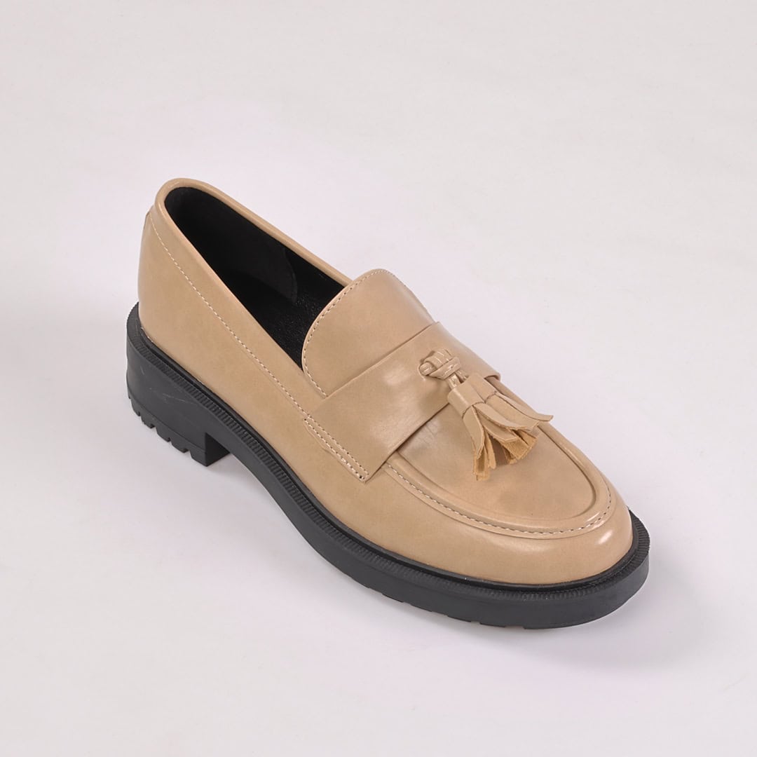 TAMILA – Derbies Femmes en Beige.