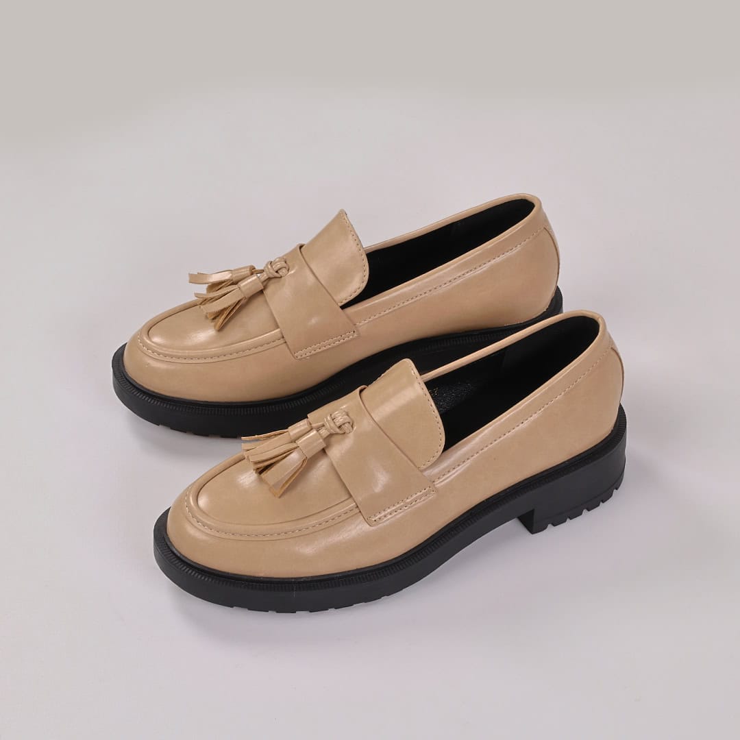 TAMILA – Derbies Femmes en Beige.