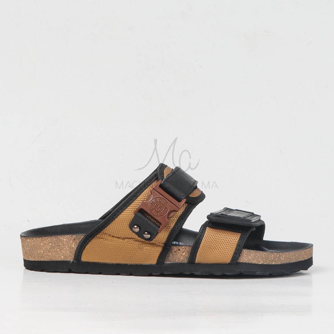 Sandales Plates Homme Moutarde.