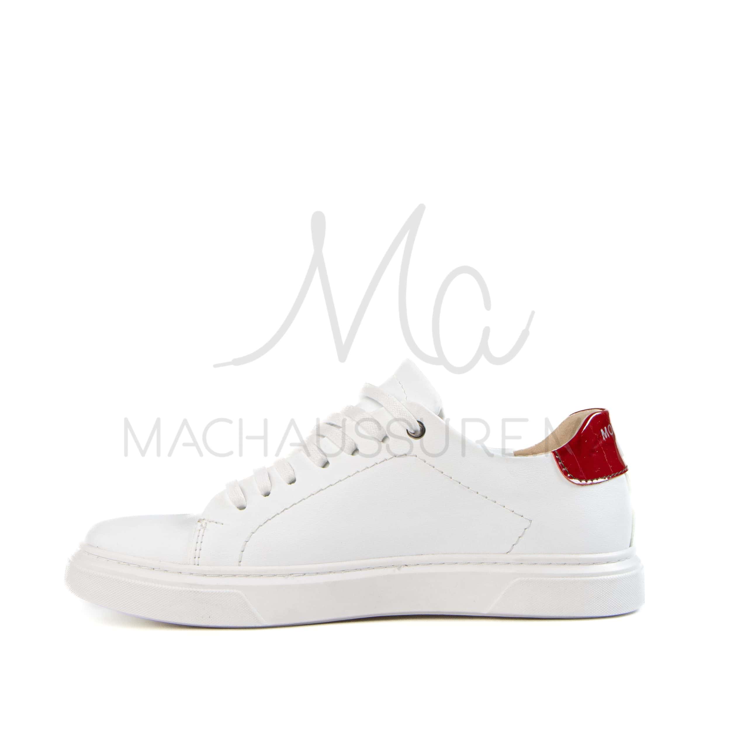 CAN – Baskets en Blanc.