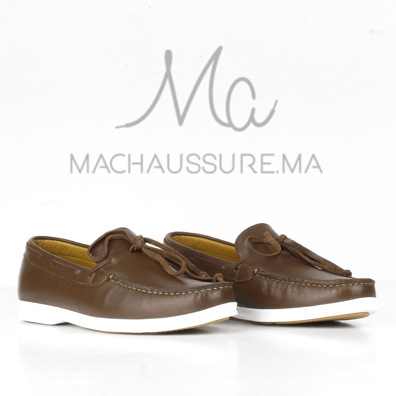 PIER-ONE Chaussures bateau en Cuir Marron.