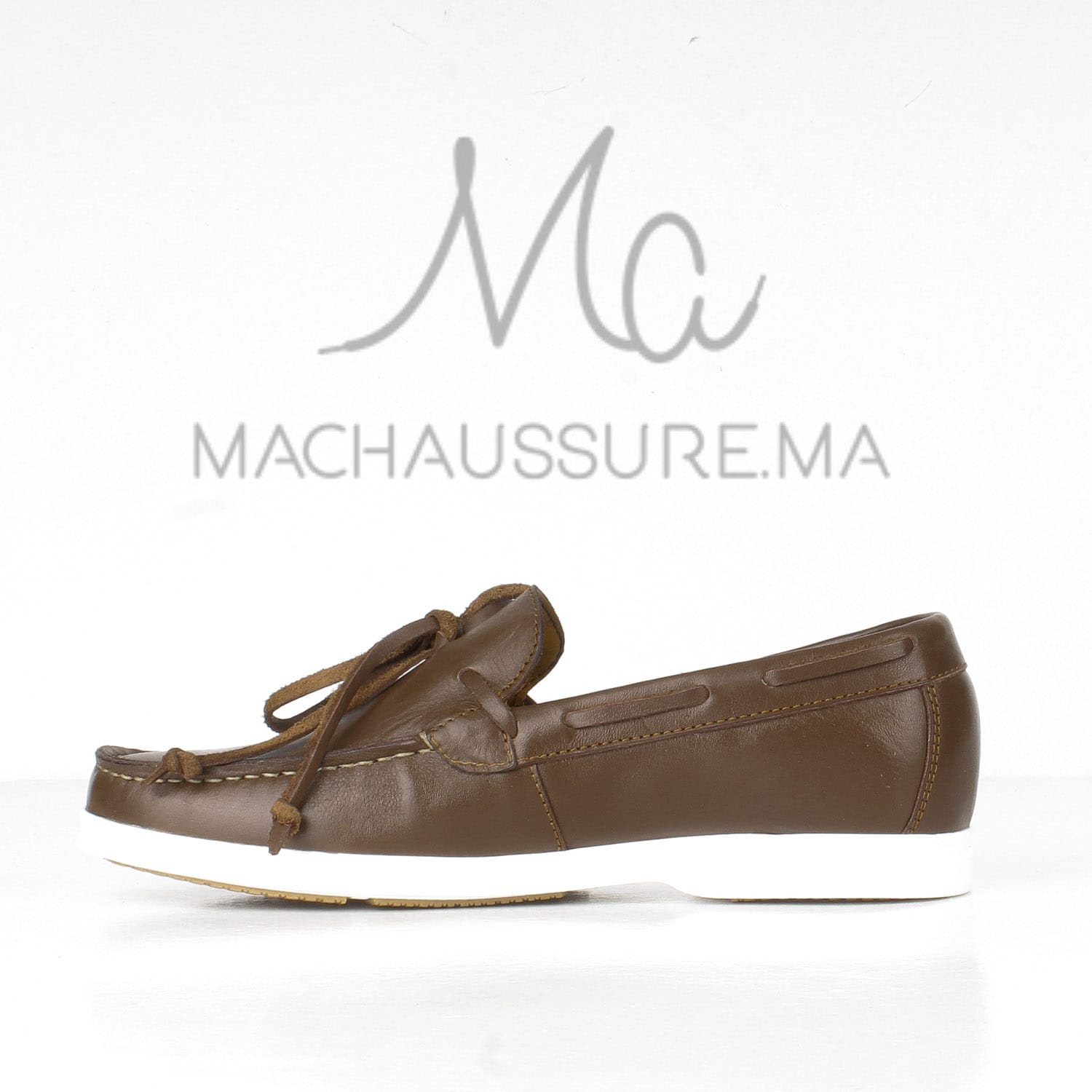 PIER-ONE Chaussures bateau en Cuir Marron.