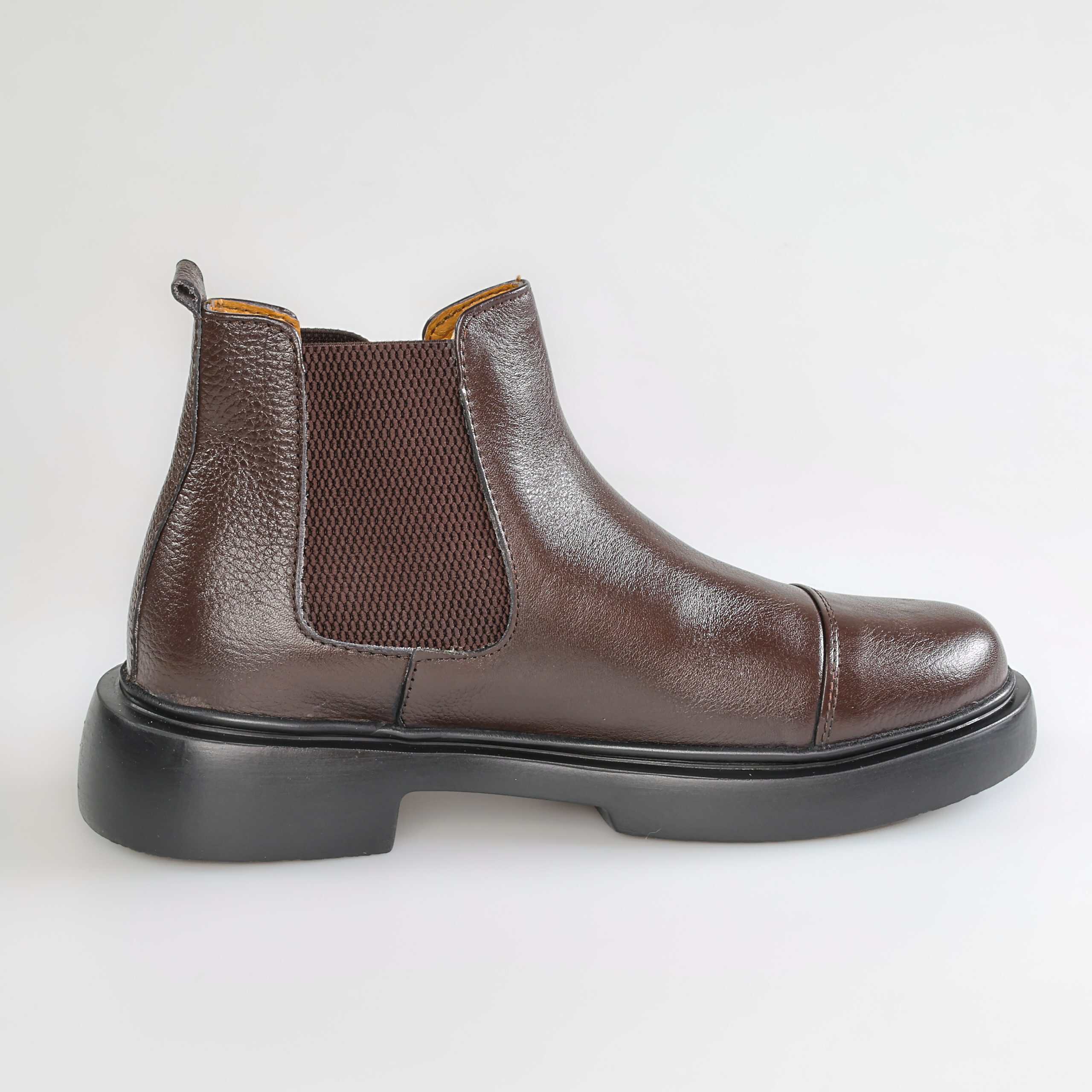 Clarcks – Boots Hommes en Cuir Marron.