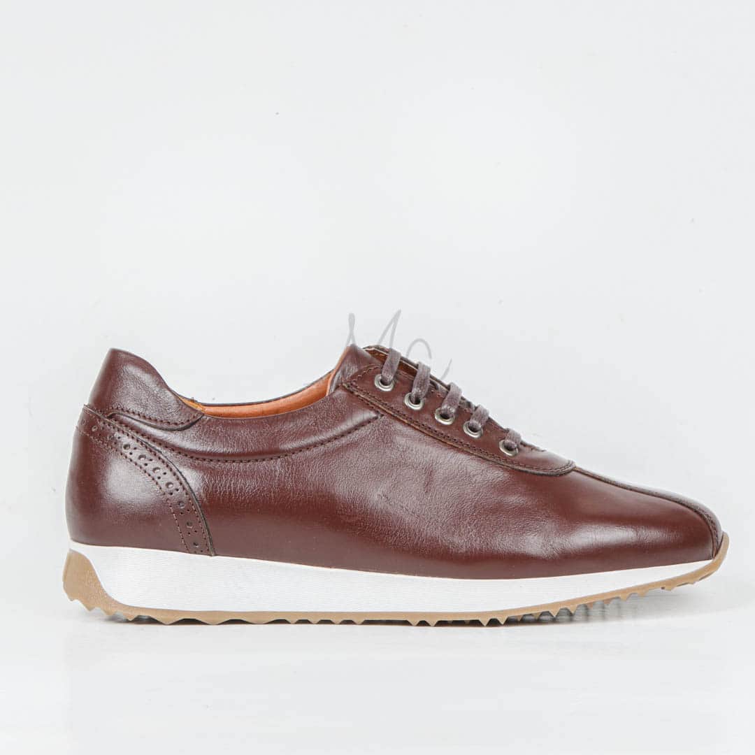 IOBATES - Baskets 100 %Cuir en Marron.