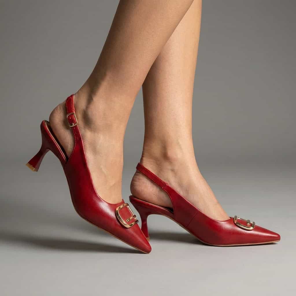Ruby – Escapins Femmes en Rouge.
