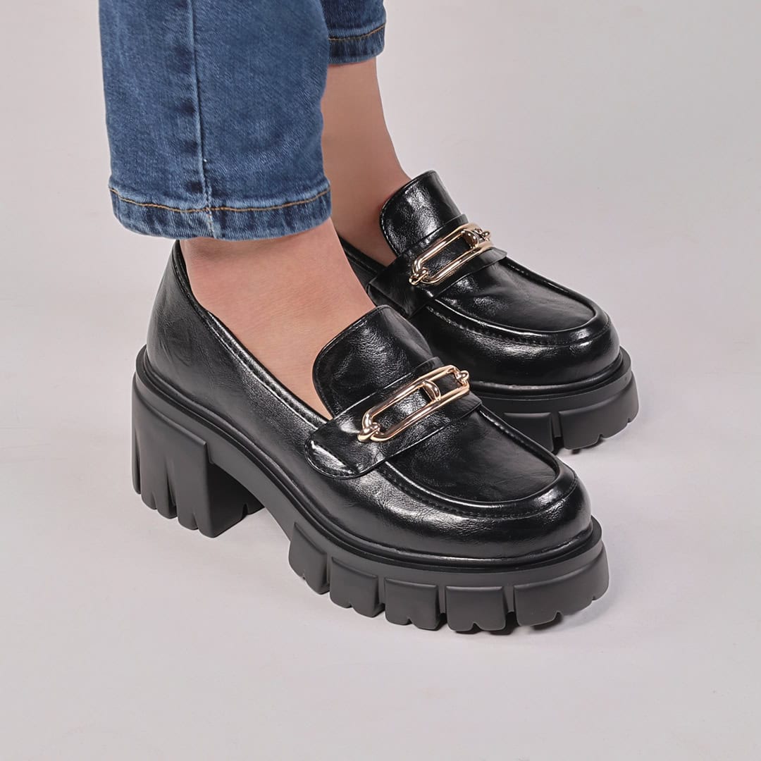 Lilas – Derbies à talon en Noir.